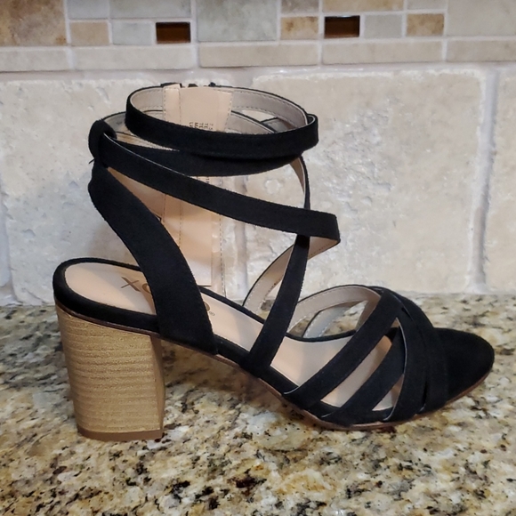 XOXO Eden Block-Heel Dress Sandals - Picture 2 of 9